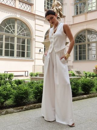 ✨ Kalhoty Ecru od ELPASA – elegance i pohodlí v jednom ✨ Navržené s láskou naší návrhářkou a oblíbené u našich zákaznic. 💛...